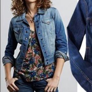 🎉HP🎉 Lucky Brand Sabrina Slim Denim Jacket